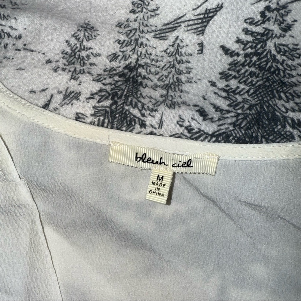 Lightweight White V-Neck Button Front Women’s Top - Picture 9 of 10